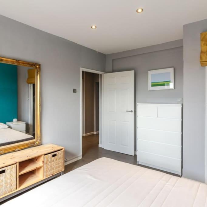 Floor 1 Bedroom With Views Over Appartamento Londra